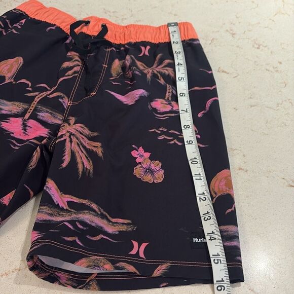 Hurley Black and Pink Board Shorts Tropical Design SZ 10/12
Neon orange and pink - Picture 7 of 11